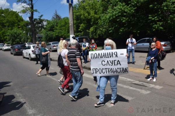 В Одессе перекрыли дорогу в знак протеста против сноса старинных зданий 