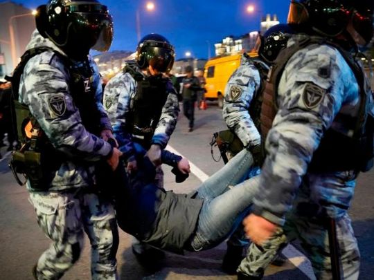 За першу добу «часткової мобілізації» в росії затримано понад 1300 протестувальників