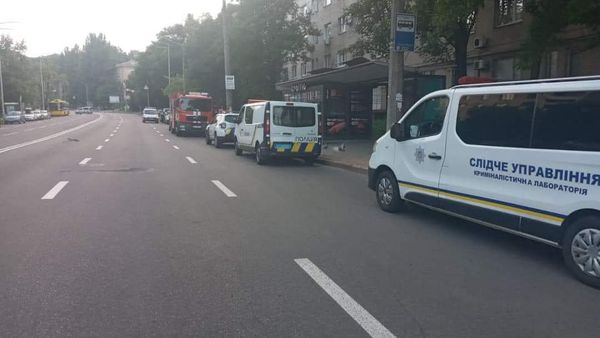 Стрілянина в Києві: чоловік проник в офіс і відкрив вогонь по охоронцям, є поранені