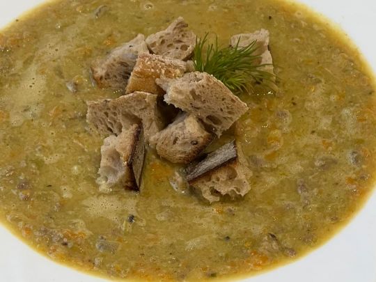 Тосканський квасолевий суп із грінками: ця страва італійської кухні допоможе схуднути