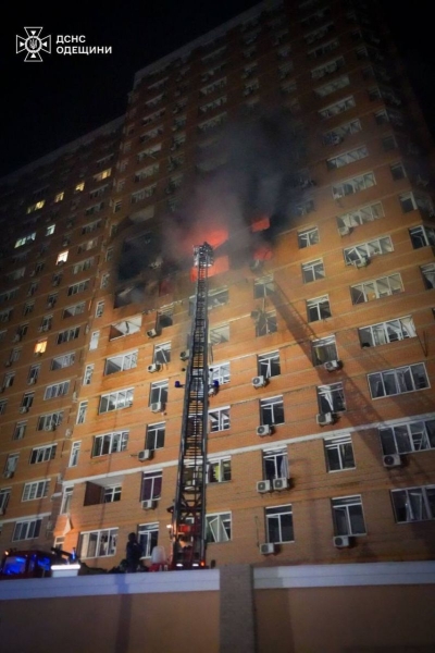 Загинула подружня пара: росіяни вдарили «Шахедом» по багатоповерхівці в Одесі (фото, відео)