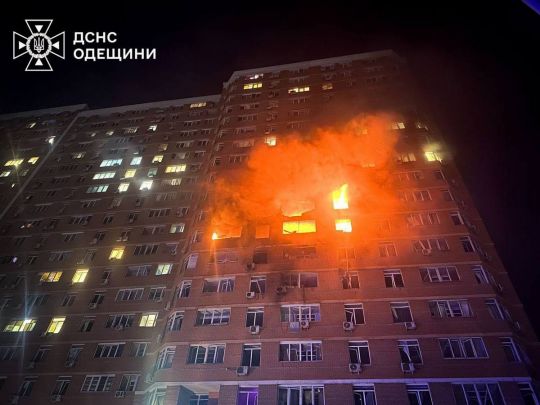 Загинула подружня пара: росіяни вдарили «Шахедом» по багатоповерхівці в Одесі (фото, відео)