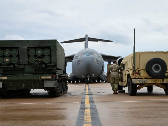 Призупинення постачання зброї зі США стосується не тільки України, — ЗМІ