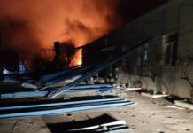 Ночной обстрел юга Одесчины: россияне ударили по энергообъекту и админзданию